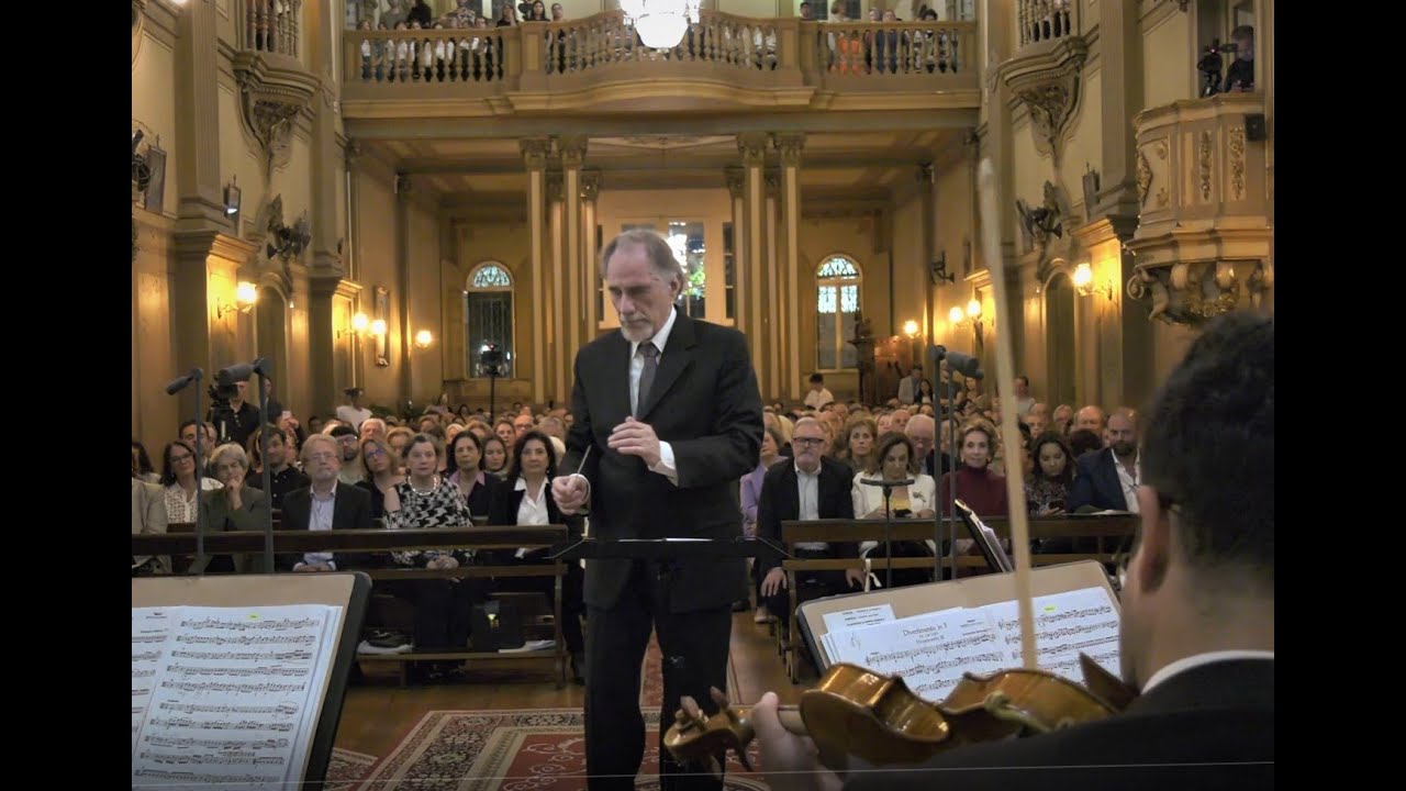 Mozart - Divertimento p Cordas - Sinfonia Brasil e Norton Morozowicz