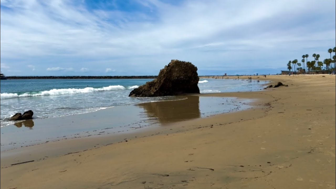 Winter walk along Corona del Mar State Beach 
