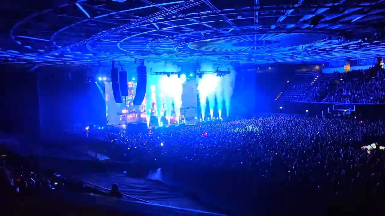 Babymetal - from me to you - live in Berlin 2025 with Poppy on stage