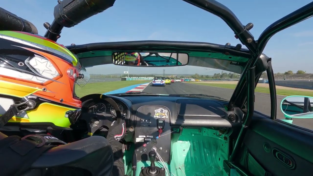 Roadster pro cup Magny-Cours 2025 course 1 d&eacute;part
