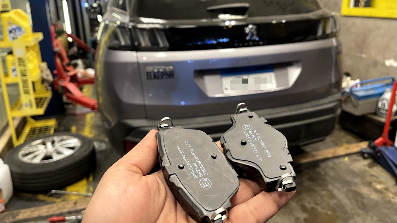 Peugeot 3008 front & rear brake pads replacement.. طريقه تغيير تيل فرامل امامي و خلفي بيجو 3008
