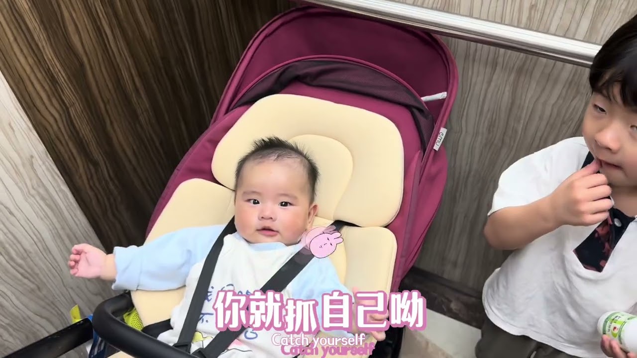 元元从今天开始就是台湾人啦！还送了小礼物，很贴心！我的1万块也领到了，开心开心