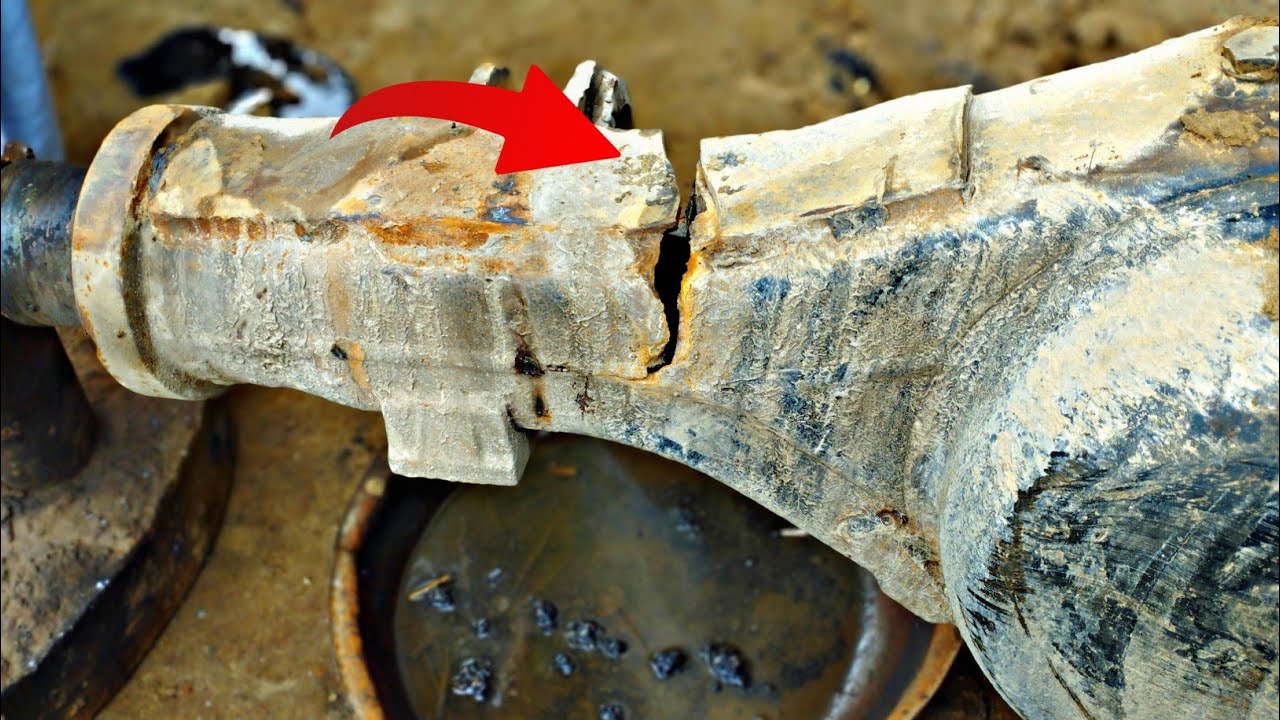 Spindle are Cracked in The Middle Which no Mechanic Repairs|| NISSAN TRUCK Broken Rear Wheel Axle ||