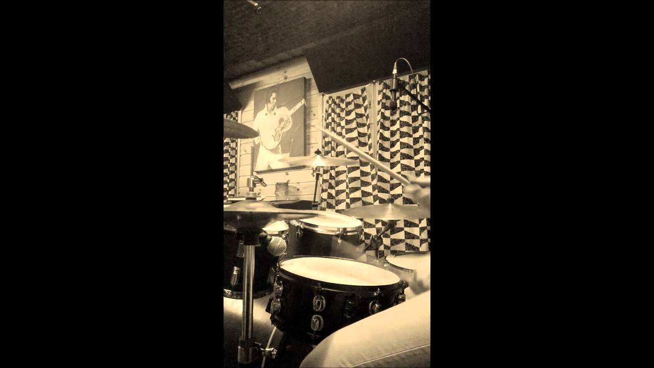 Drumming, budget mic test (Fostex MC10st / Shure SM48 / t.bone BD300)