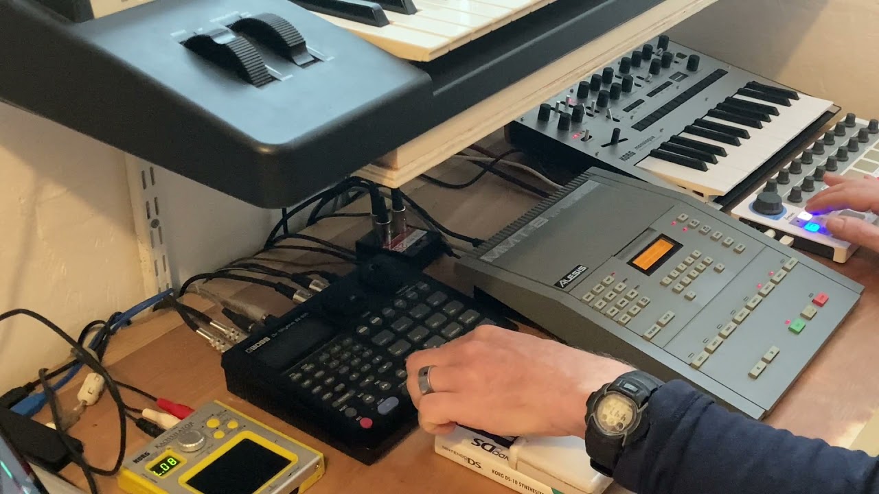 Thrub : Korg Monologue, Yamaha SY85, Boss 660, Boss DE-200, Alesis MMT-8, Beatstep, Kaossilator