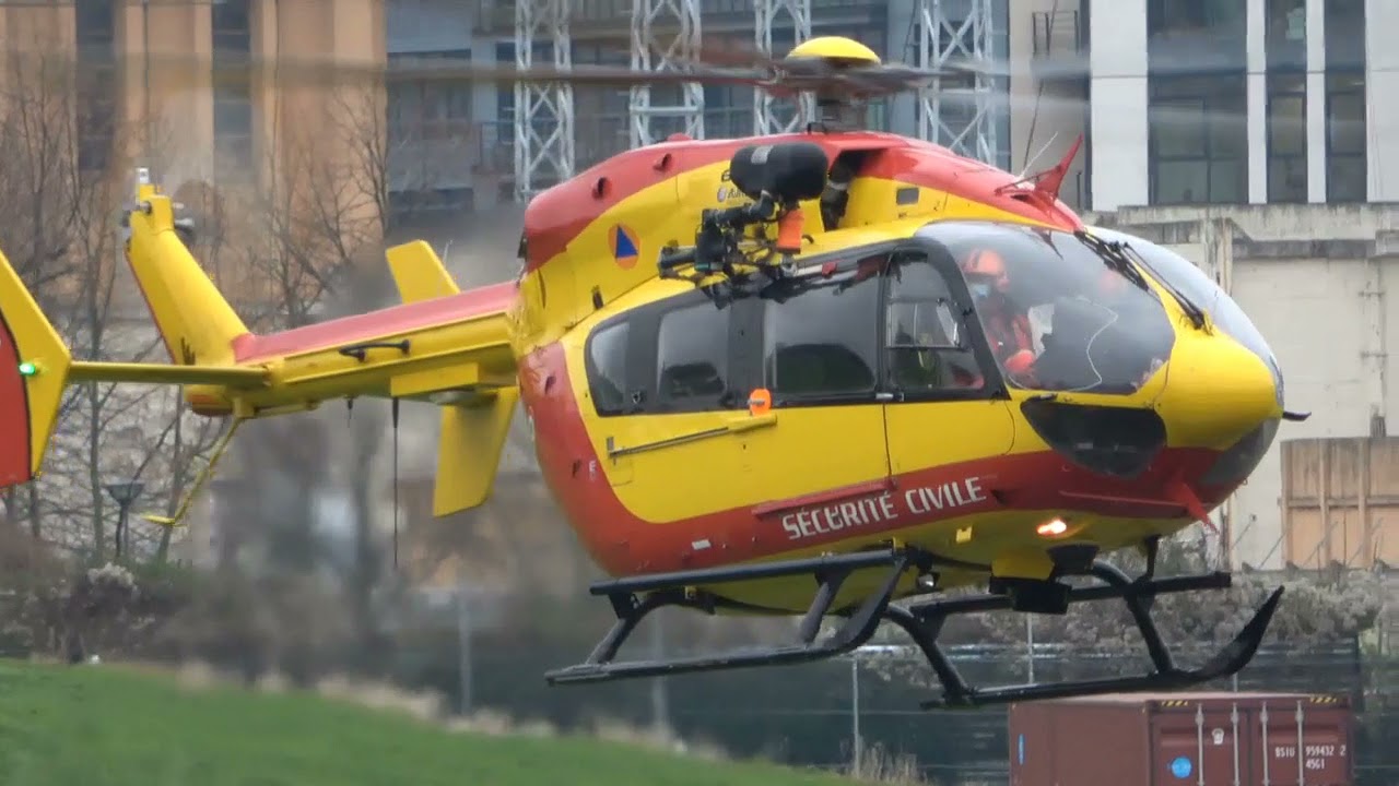 Eurocopter EC145 (Sécurité civile) landing !!