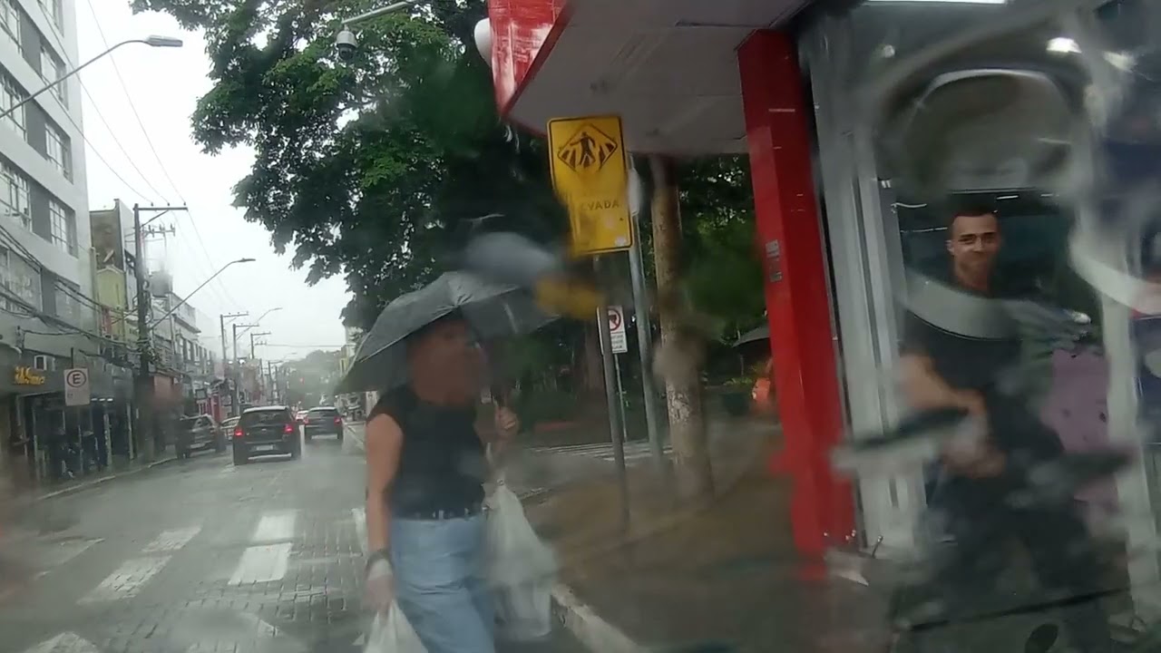 Centro comercial de SJC, não para.(Vídeo 335)