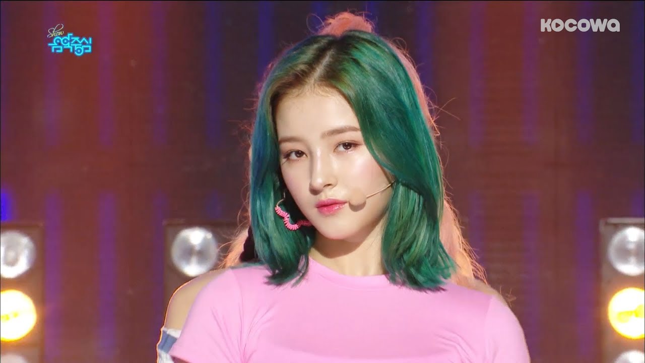MOMOLAND - BAAM [Show! Music Core Ep 594]