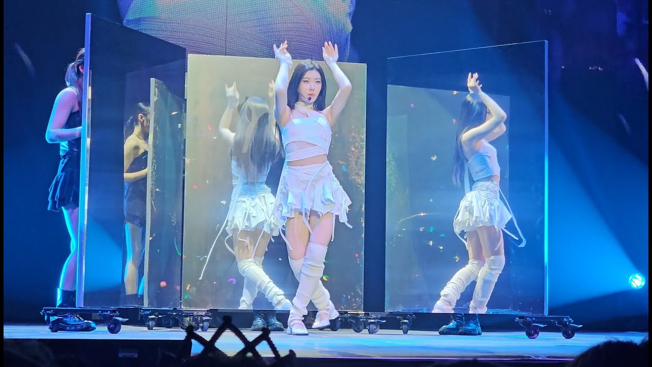 ITZY 있지 @ Zenith in Paris - Chaeryeong Solo - Mine | Fancam