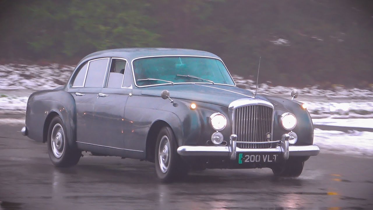 Classic Cars Arriving at Bicester Scramble January 2025