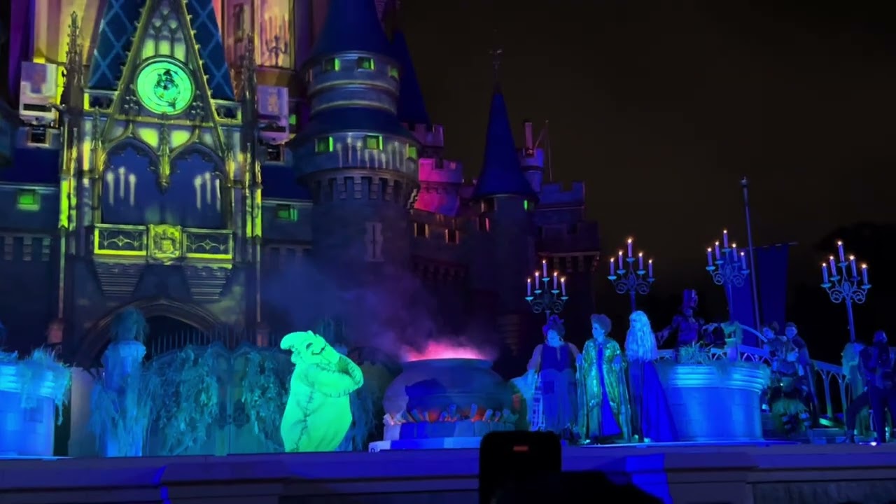Hocus Pocus Villain Spelltacular at Mickey's Not-So-Scary Halloween Party 2023