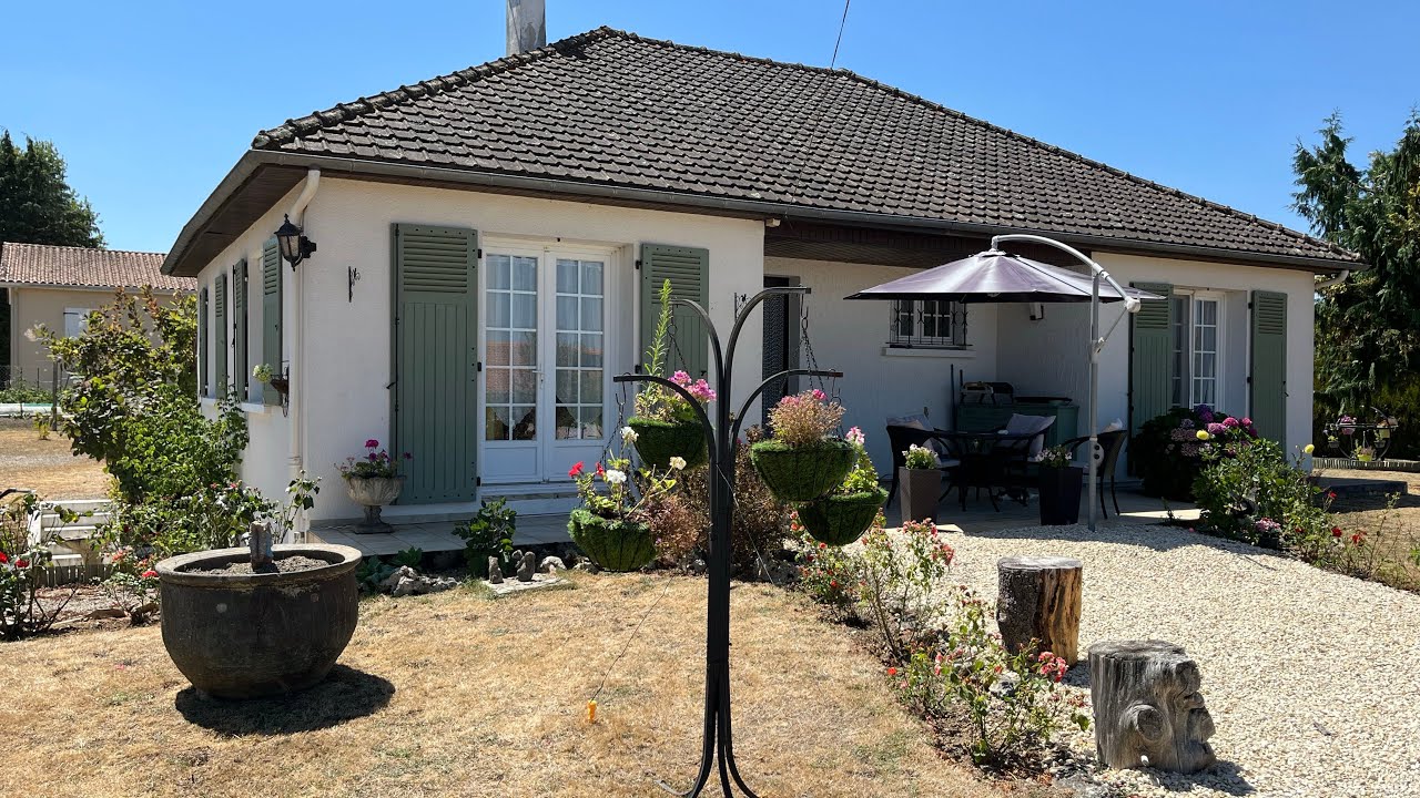Bungalow for sale, edge of a lovely French town, &euro;165k