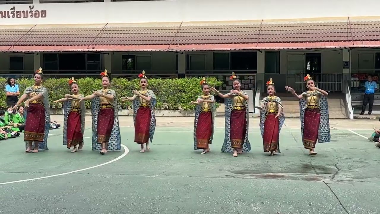 ฟ้อนสิริมงคลวัฒนาปรมราชมาตาแม่ฟ้าแดนสยาม ￼