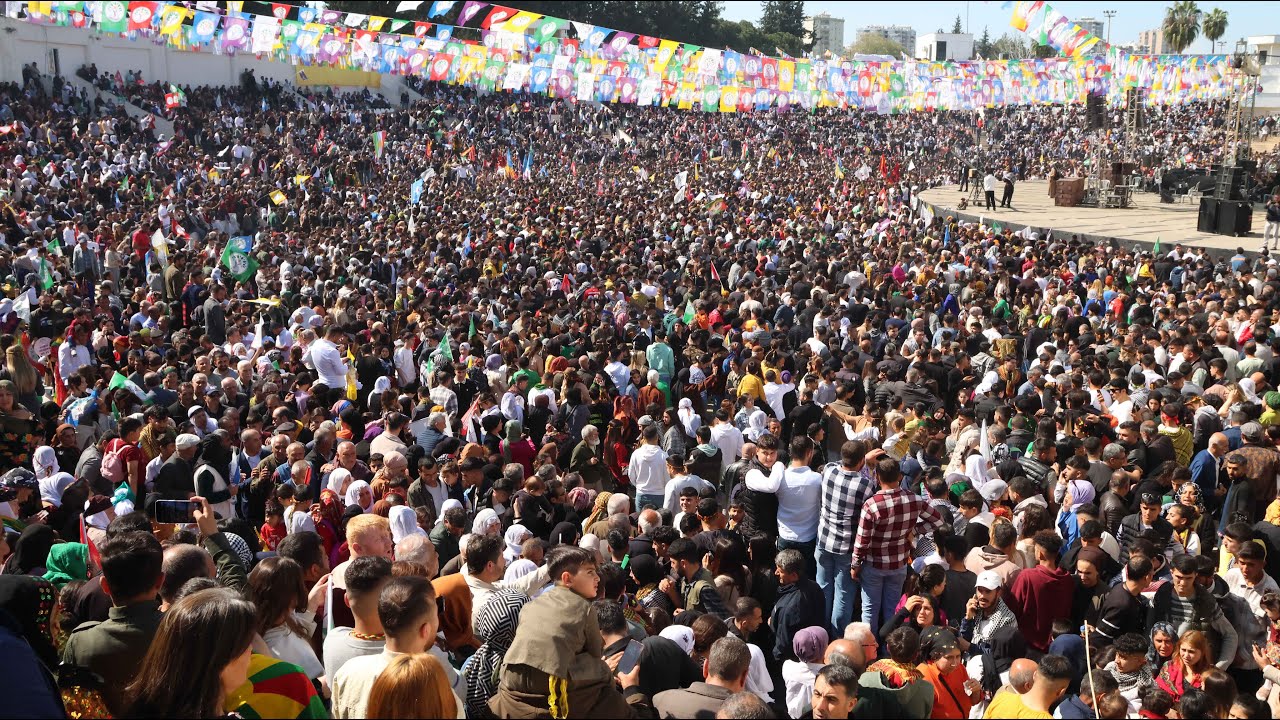 ADANA'DA COŞKULU NEWROZ KUTLAMASI