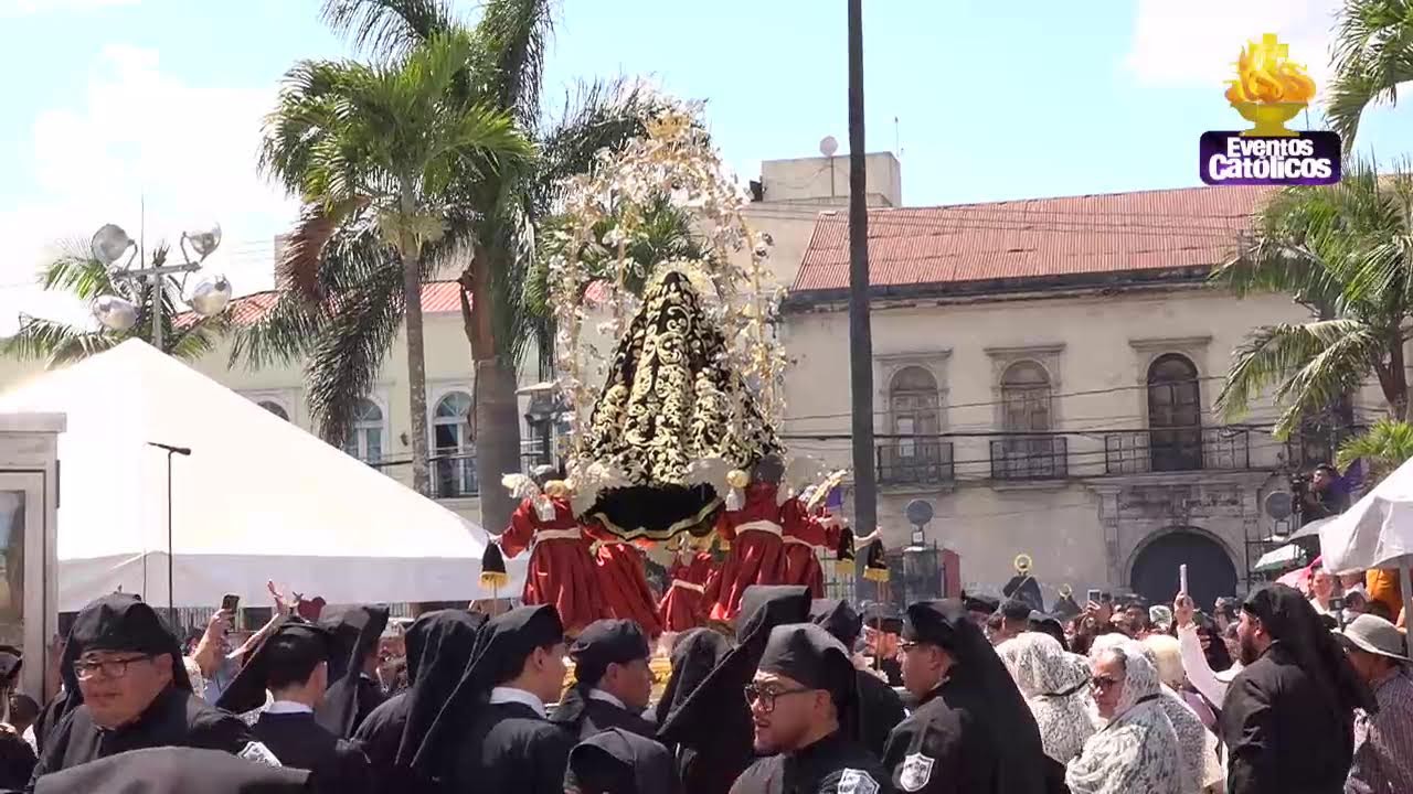 Salida Procesión 50 Años Infantil del Cristo del Amor