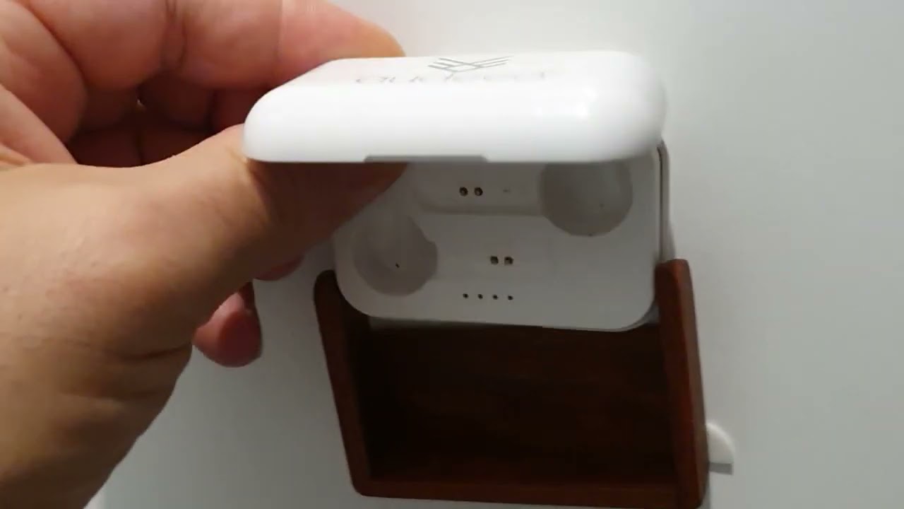 audeeo free wireless earbud case holder -Keeps it open by design -(uploaded-10/Oct/2022-9:01pm🇦🇺EST)