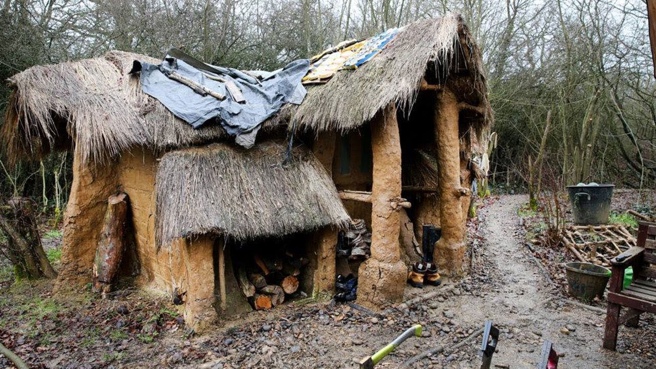 Obdachloser, der im Wald ein Haus aus Lehm und B&uuml;schen gebaut hat, soll sein Haus verlassen!
