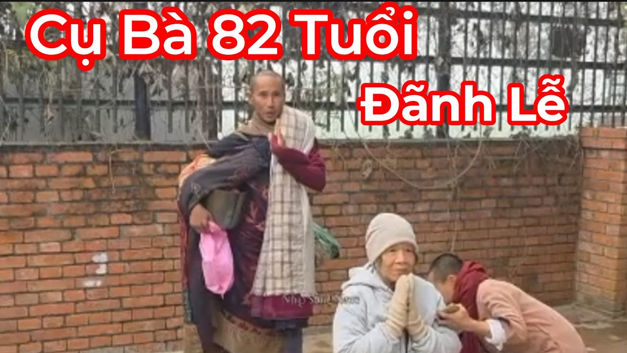 NGÀY 15/01- SƯ MINH TUỆ ĐI KHẮT THỰC CÙNG CÁC SƯ PHỤ 