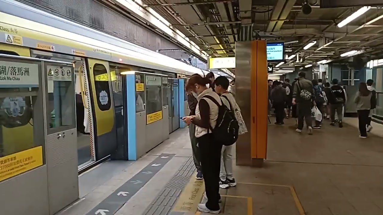 MTR East rail line R train Tai wai station 