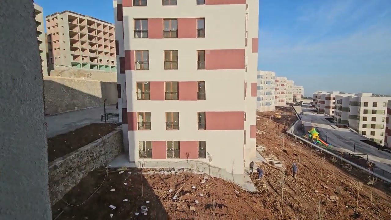 Kilis ilinde, Resul Osman Dağı eteklerine yapılan TOKİ deprem konutlarındaki 3+1 daireler