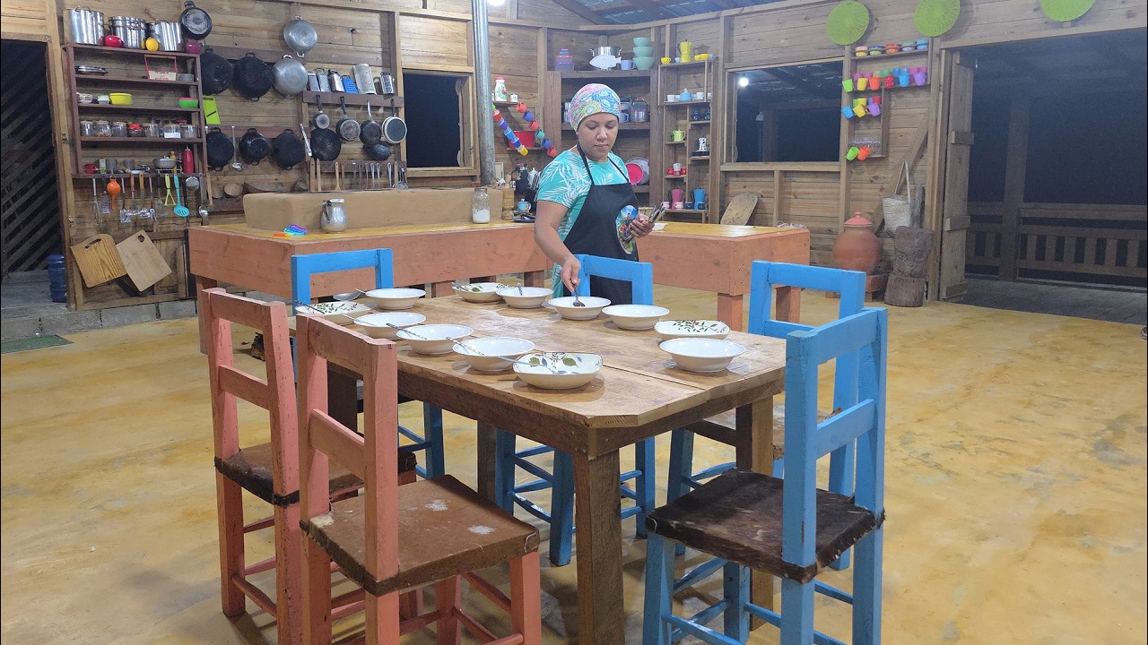 NUESTRA PRIMERA CENA En La Nueva Cocina. Comida típica. La vida del campo.