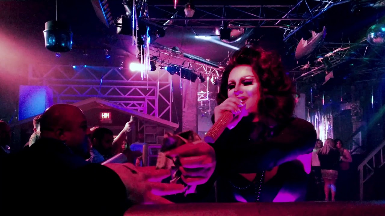 Drag Queen Sings @ShaniaTwain 