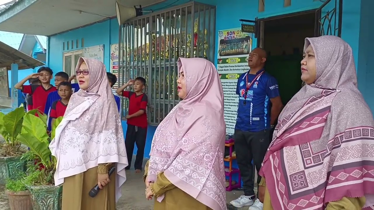 Pembiasaan menyanyikan lagu Indonesia Raya SD NEGERI 011 BINTAN TIMUR