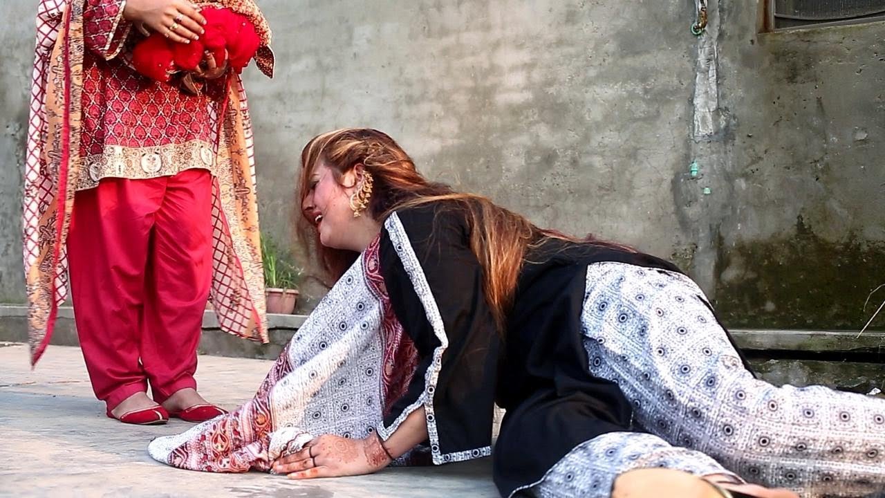 Neelam Gul Fall During Scene Making Of Pashto Film