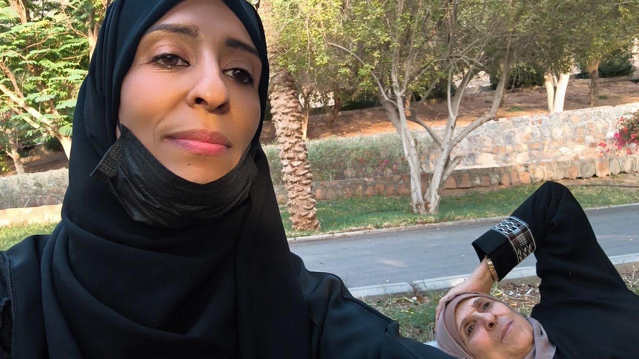 واخيرا حققت امنية امي😘هزينا رحيلنا ودرنا زيارة لجبل احد في المدينة المنورة 😍 امي فشلولها الركابي😄