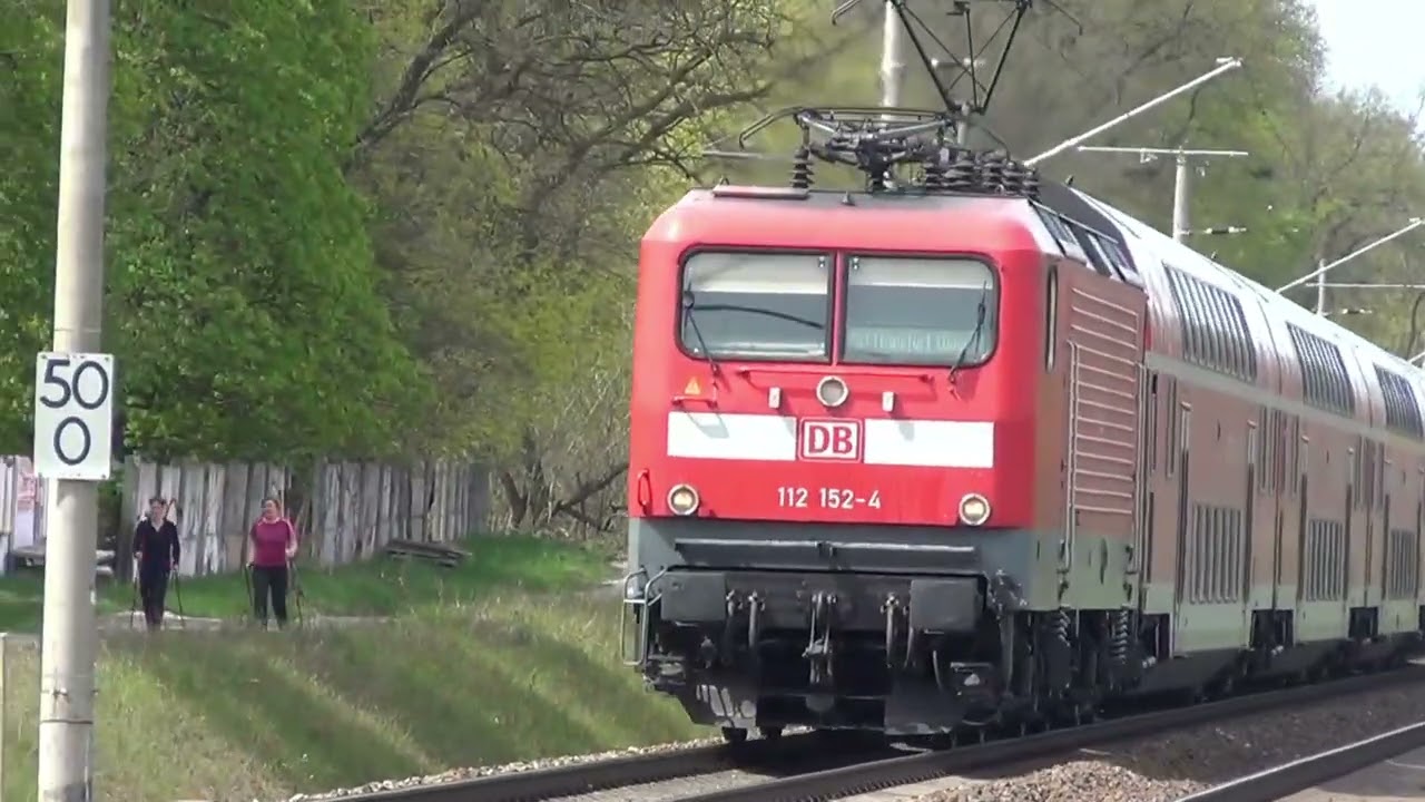 Macro of the RE1 with DB 112 152 4 on its way to Frankfurt  #re1 #112 #trainspotting