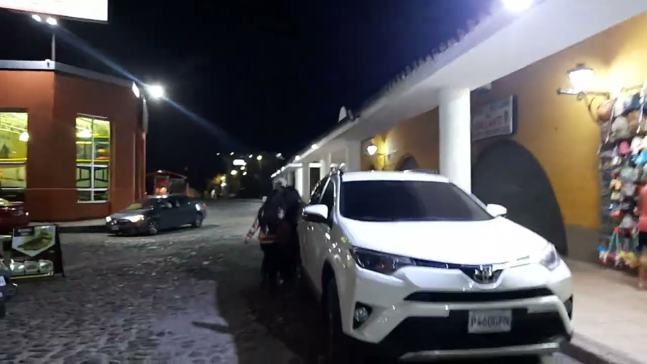 De noche por las calles de Esquipulas