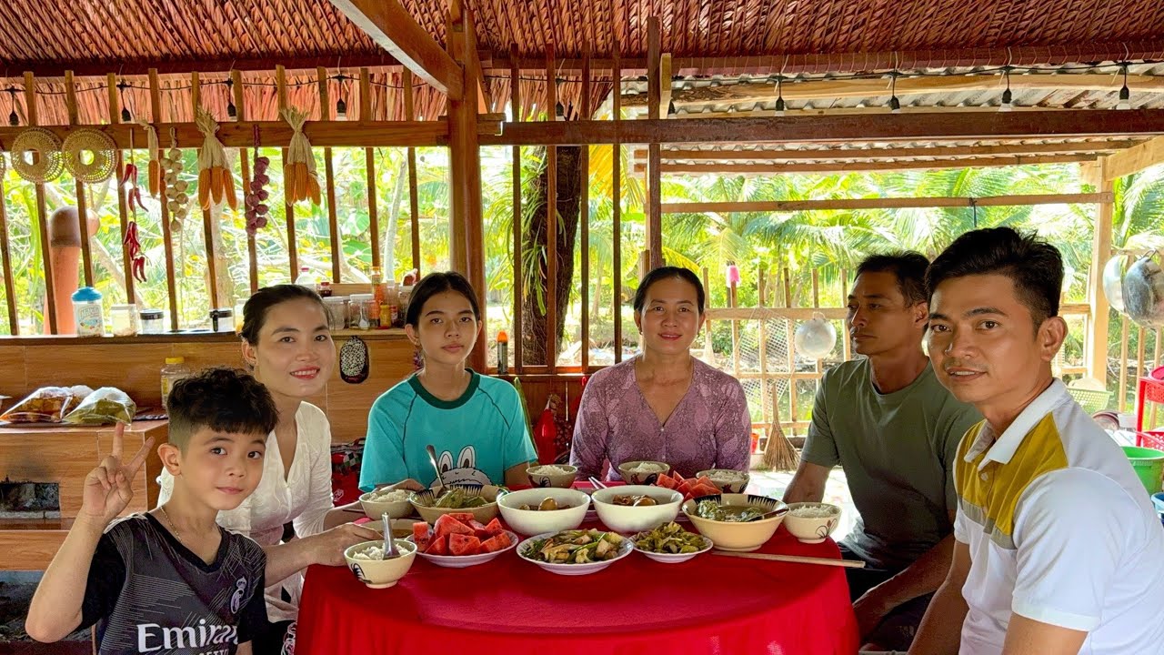 Bữa Cơm Ngày Cuối Năm Với Các Món Ăn Truyền Thống Của Người Miền Tây •UMQT | #1039