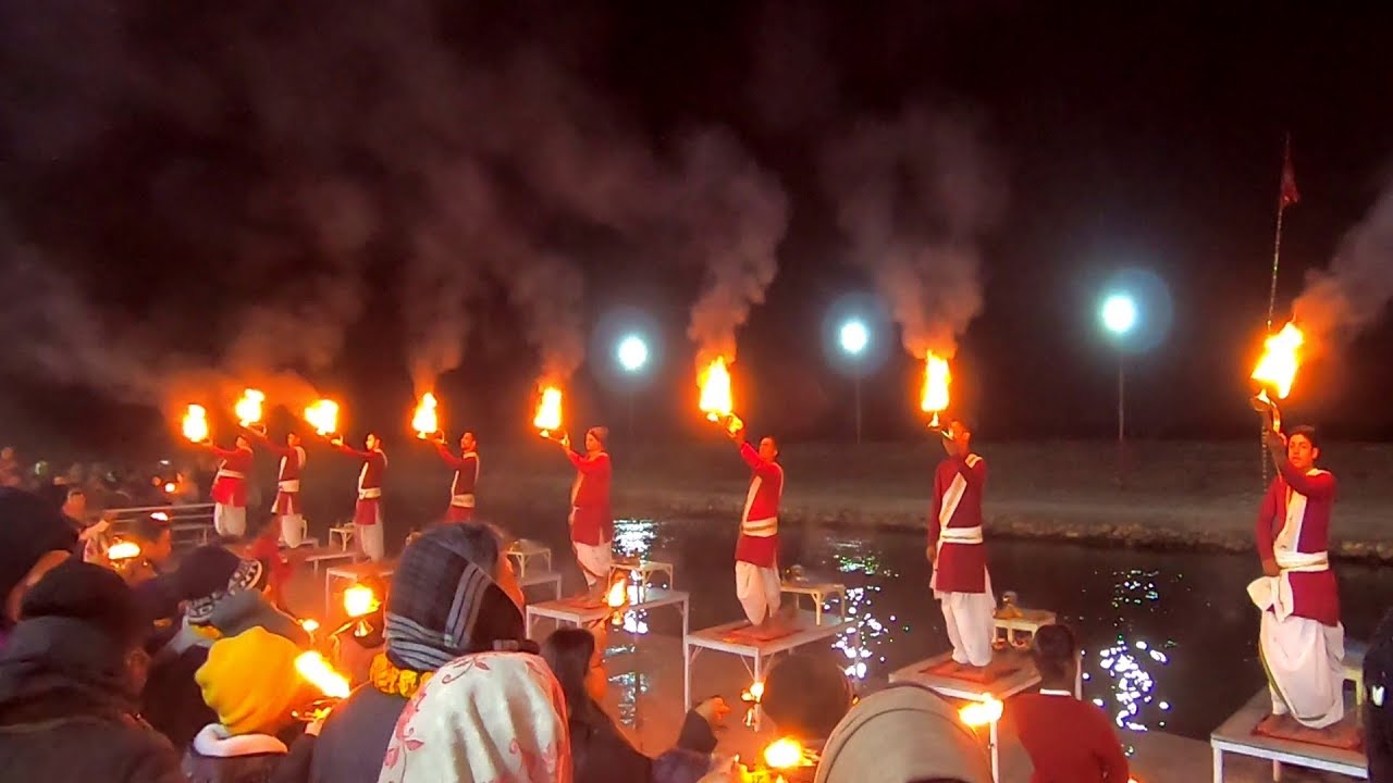Full Video of Maa Ganga Maha Aarti Triveni Ghat Rishikesh / माँ गंगा आरती