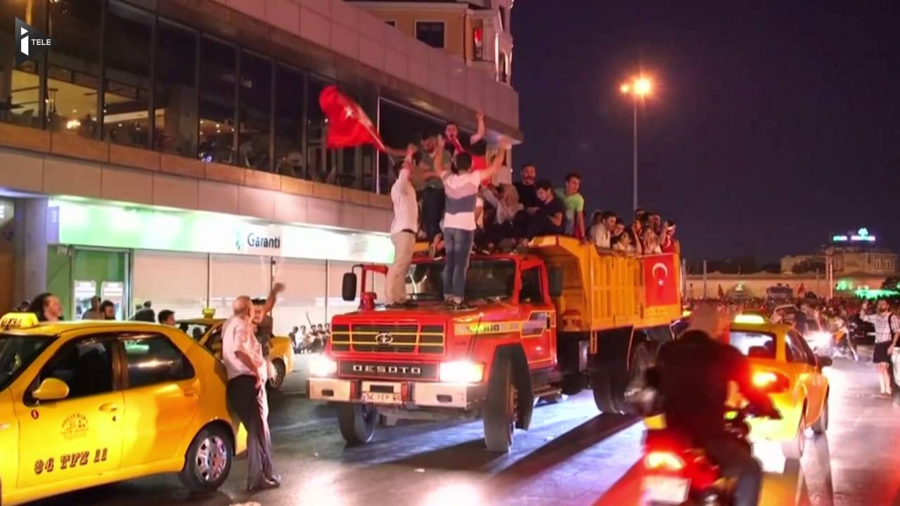 Turquie: la joie des partisans après l'échec du coup d'Etat