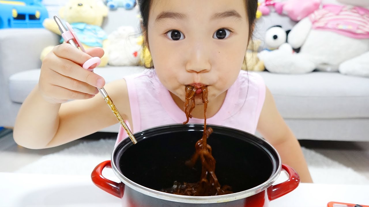 Tantangan Makan Mie Boram ♥