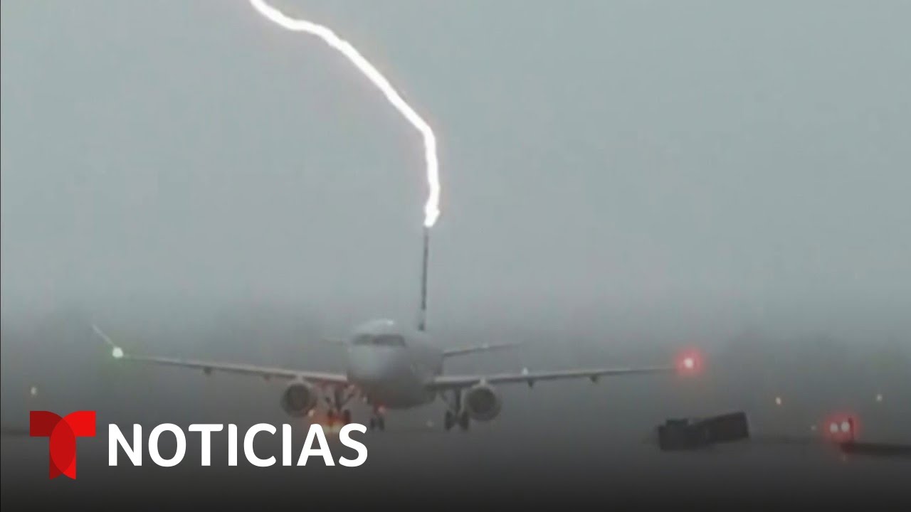 Rayo impacta un avi&oacute;n poco despu&eacute;s de aterrizar en Arkansas | Noticias Telemundo