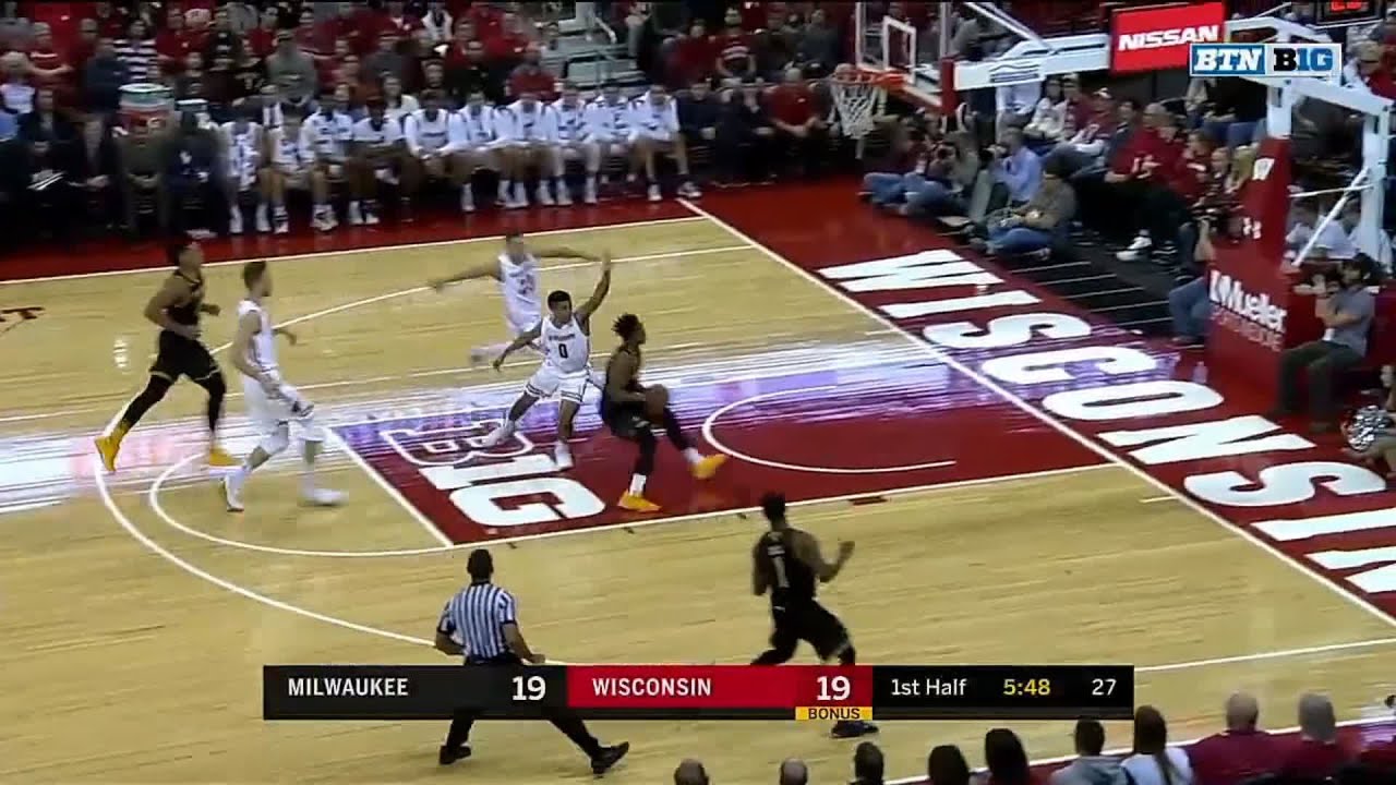 Kobe King Blocks Milwaukee