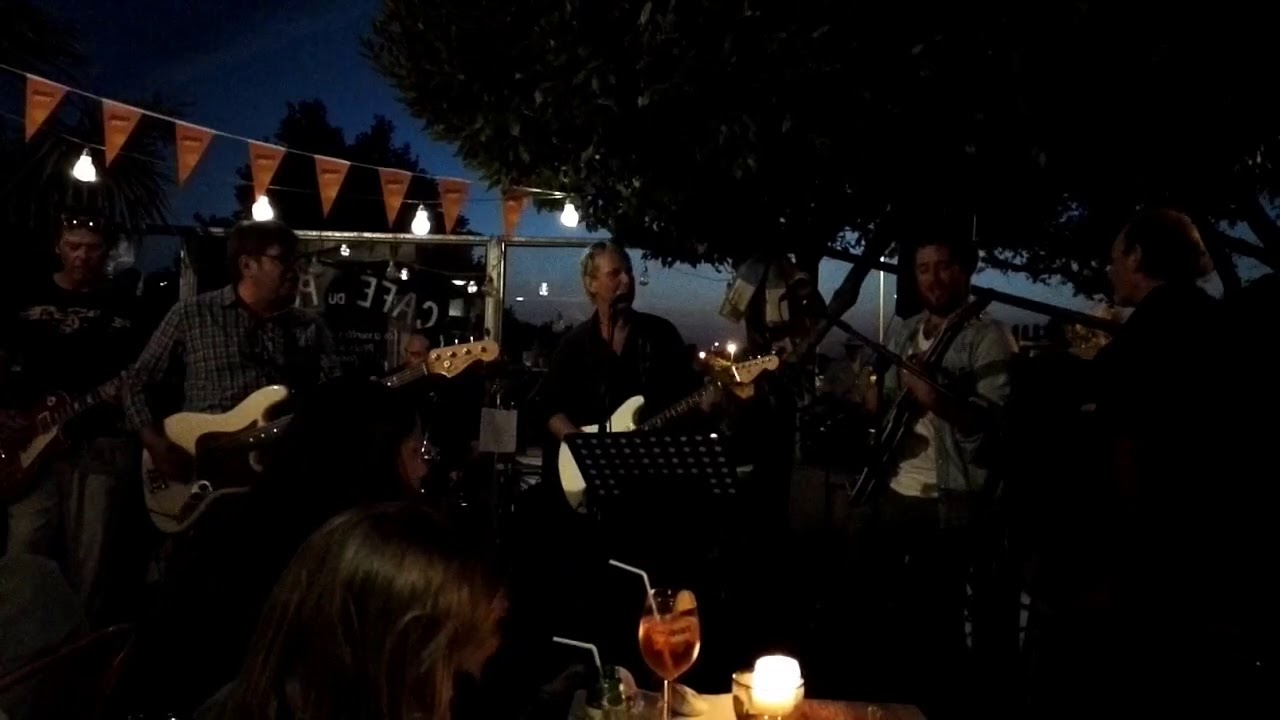 Mantravibe and 'Les Pharmaciens' joker au Cafe du Port, 14th July