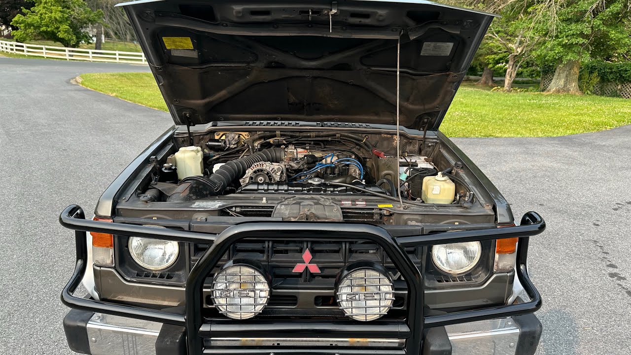1990 MITSUBISHI PAJERO MONTERO WAGON E-L146GW -ENGINE