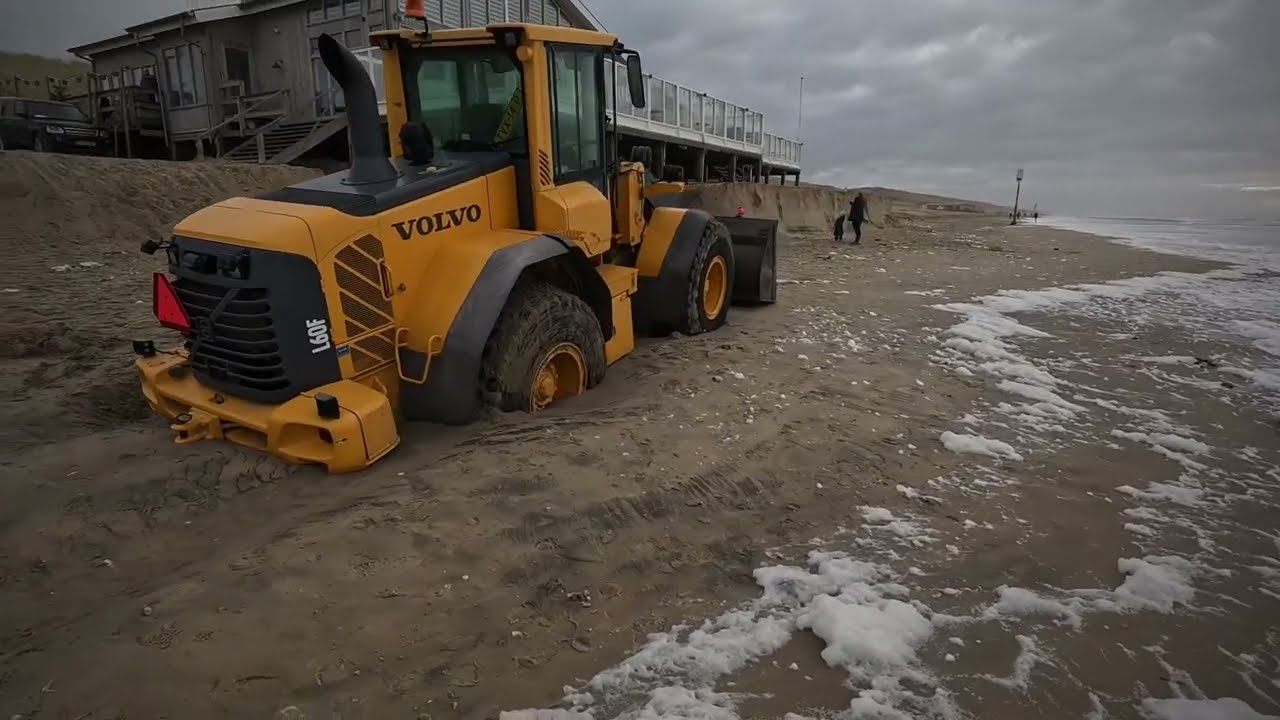 Nasleep van storm Pia in Egmond aan Zee