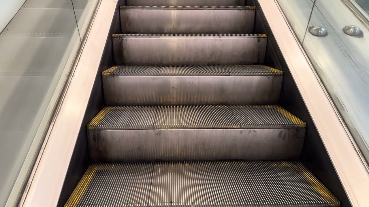 Mid 70’s Otis Escal-Aire RB series Escalator at Crunch Fitness Chatswood 