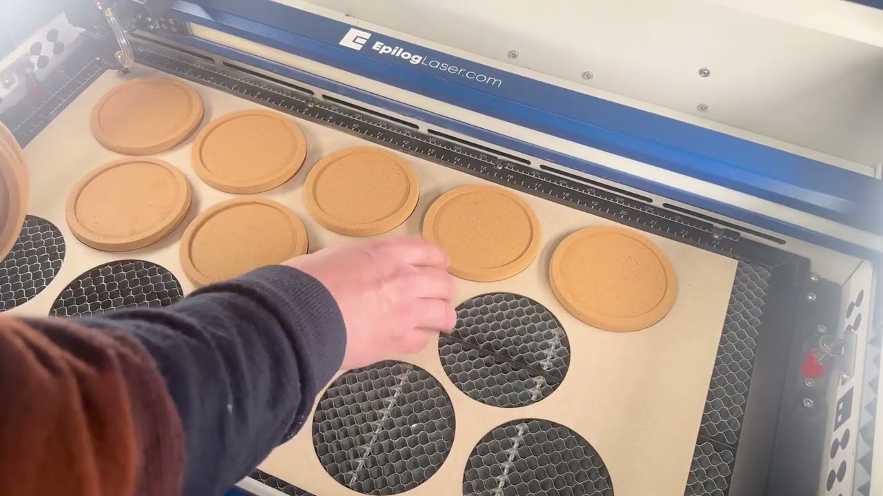 Epilog Laser ile Şık Mantar Bardak Altlıkları Yapın!