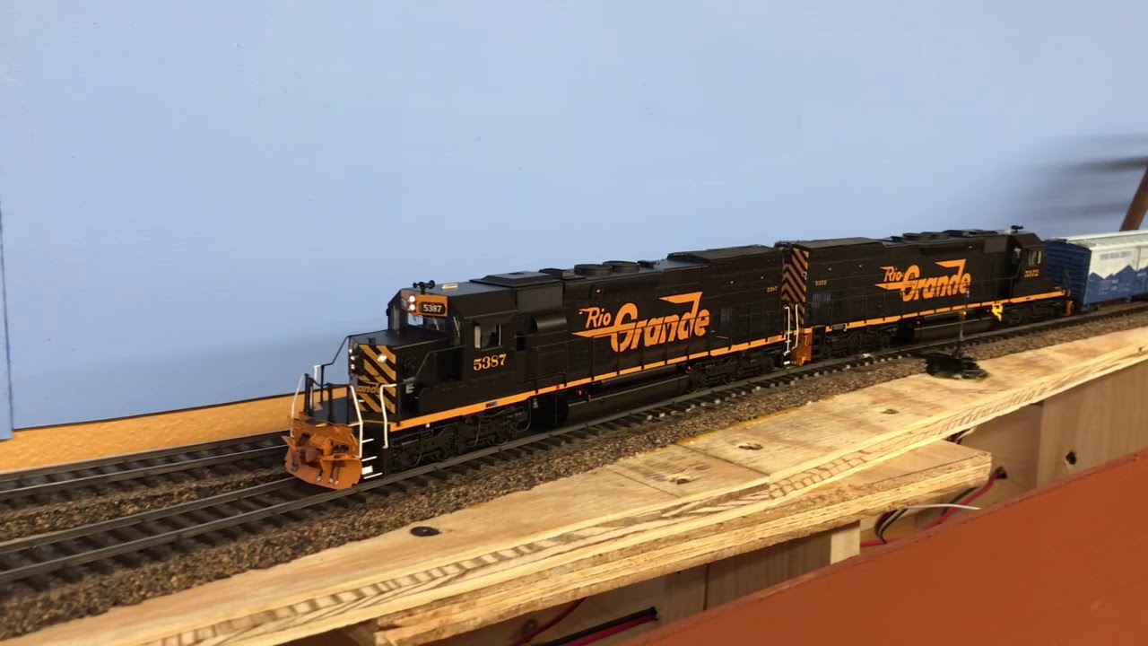 ScaleTrains Rio Grande SD40T-2