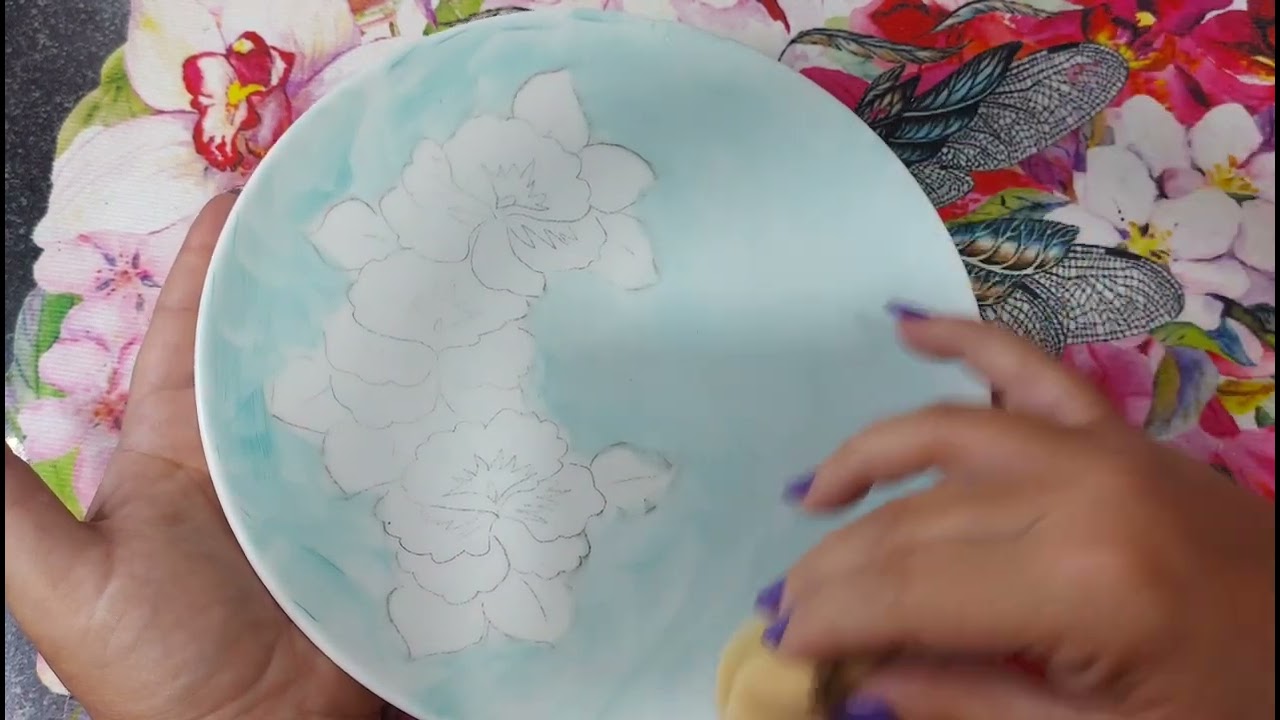 Aula de Pintura em Porcelana, com Silvana Araújo.