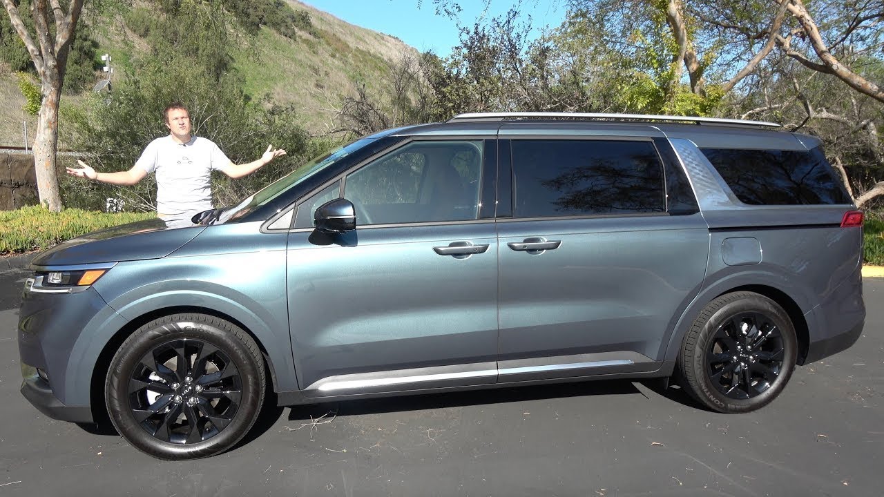 KIA Carnival 2022 года - это высокотехнологичный люксовый минивэн