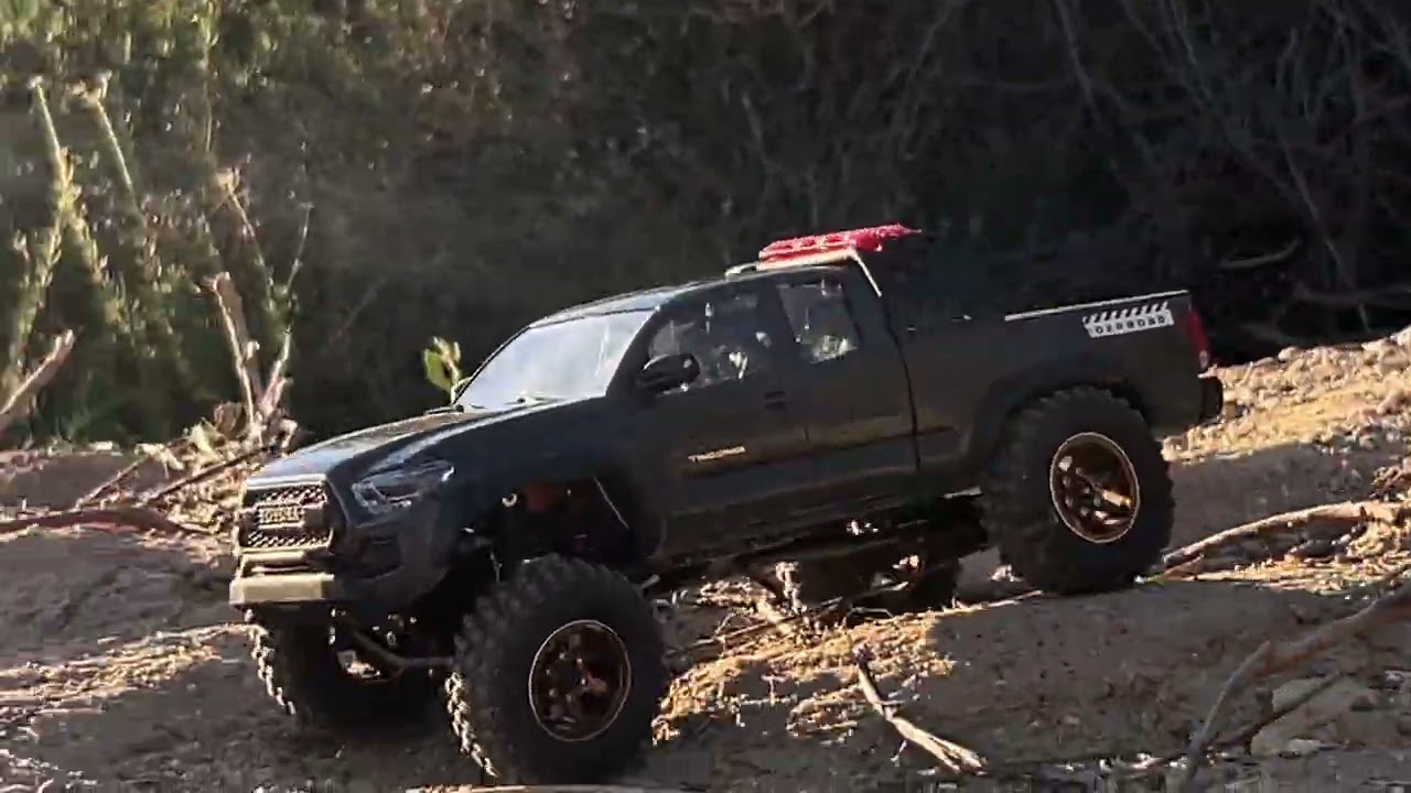 2026.01.19 - FMS FCX24M (Toyota Tacoma)
