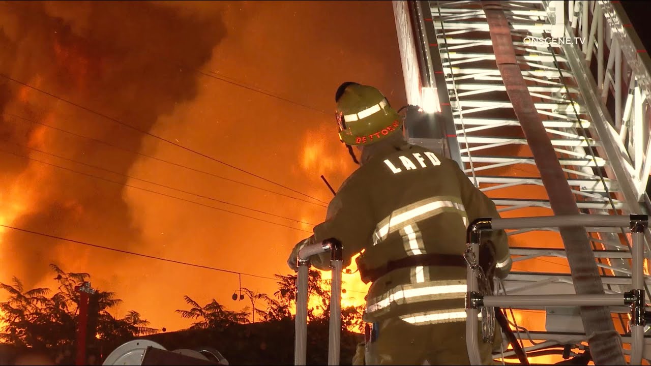 Major Emergency Structure Fire Destroys Commercial Building | Los Angeles