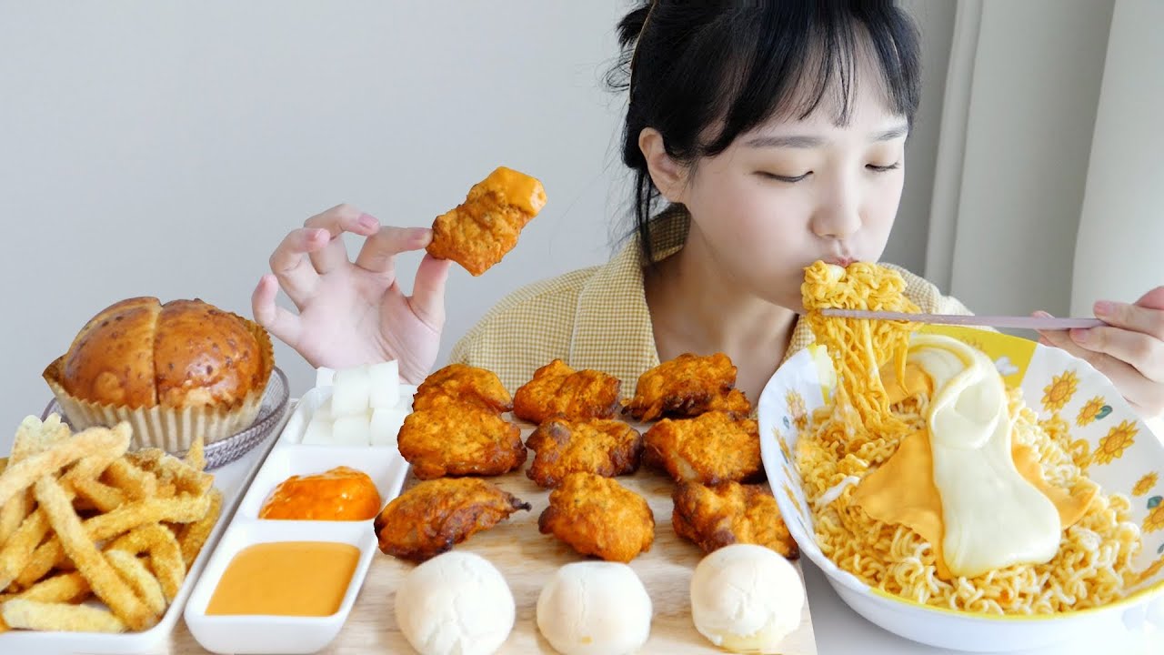 나조차 패배해버린 극강의 느끼함⭐치즈추가 치즈볶이 먹방 ft. 고추바사삭 치킨,갈릭바게트볼 REALSOUND MUKBANG | Cheesy noodles,Chicken:D