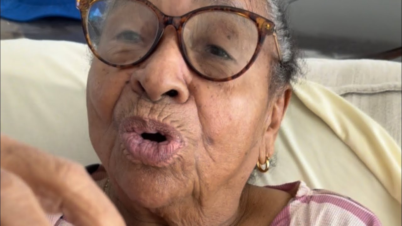 Capítulo de hoje: a novelinha da minha mãe com Alzheimer aprontando de novo!🤣🤣😍