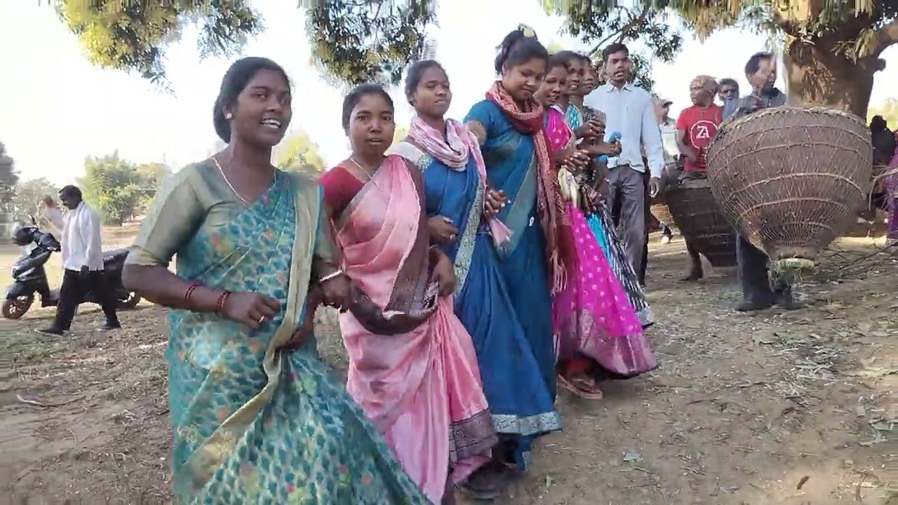 बाला दारोम सिजांग रे नागड़ा सुसुन जोरदार।